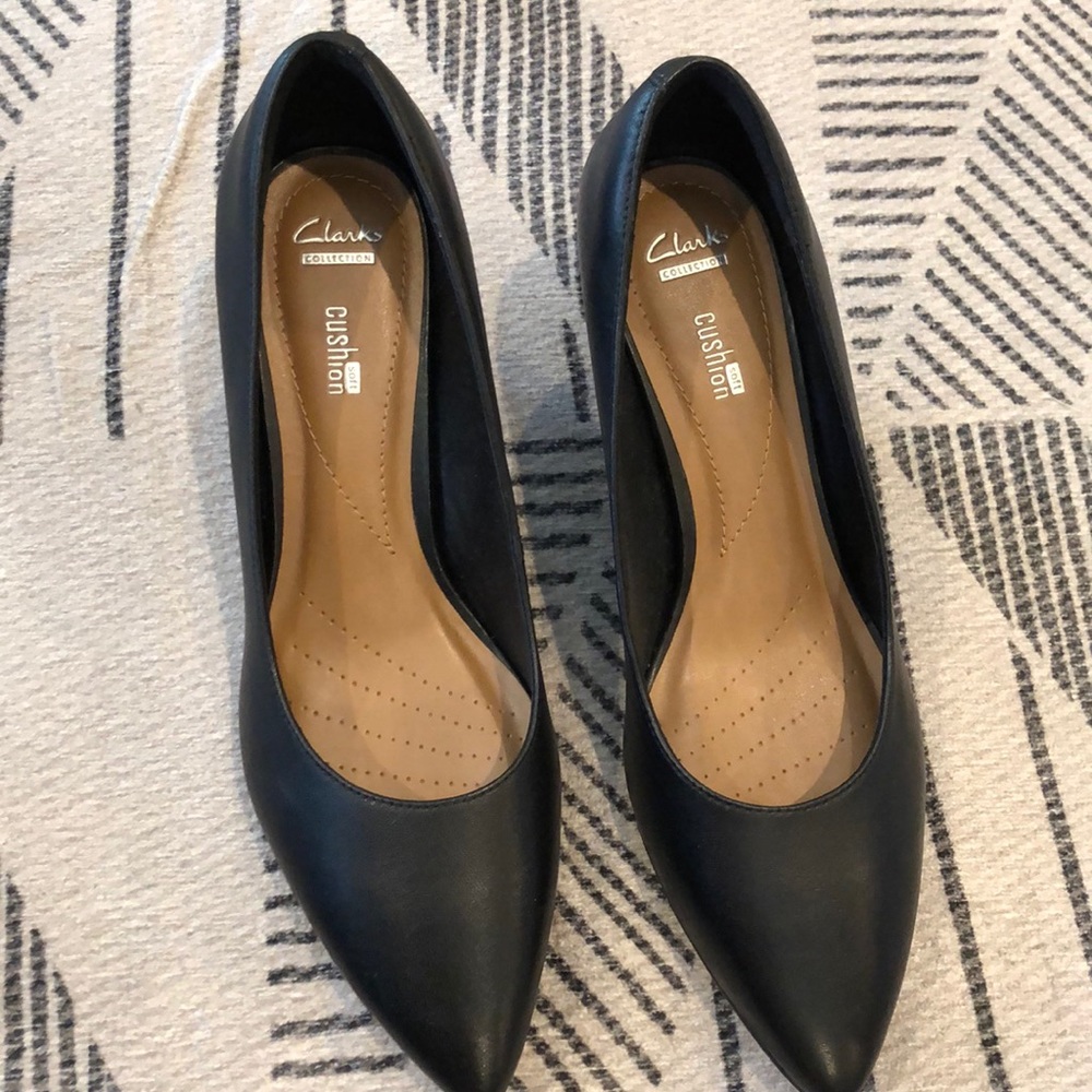 Clark’s black pumps